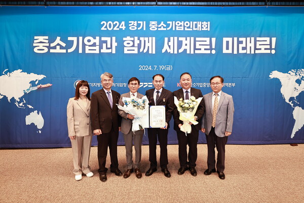 ▲사진 좌측로부터 김지혜 부장(전략기획), 성종규 이사(연구소장), 김중섭 전무(수소 냉각기 원년멤버, 수소냉각기 총괄전무), 김승섭 대표이사, 한일성 상무(수소사업 총괄), 홍영준 이사(기술영업 이사, 산업기계 전문가).